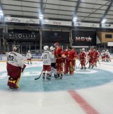 Beaucoup d'amitié sur la glace entre les joueurs du HCV Martigny et du HC Sierre, surtout pour ceux qui ont partagé le même vestiaire la saison dernière
